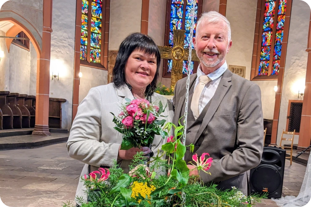Ein Ehepaar im Rahmen der Aktion "Einfach heiraten".
